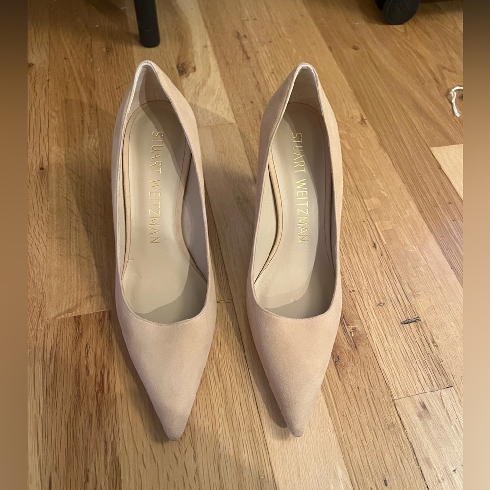 Stuart Weitzman Women's Beige Suede Pumps 7.5